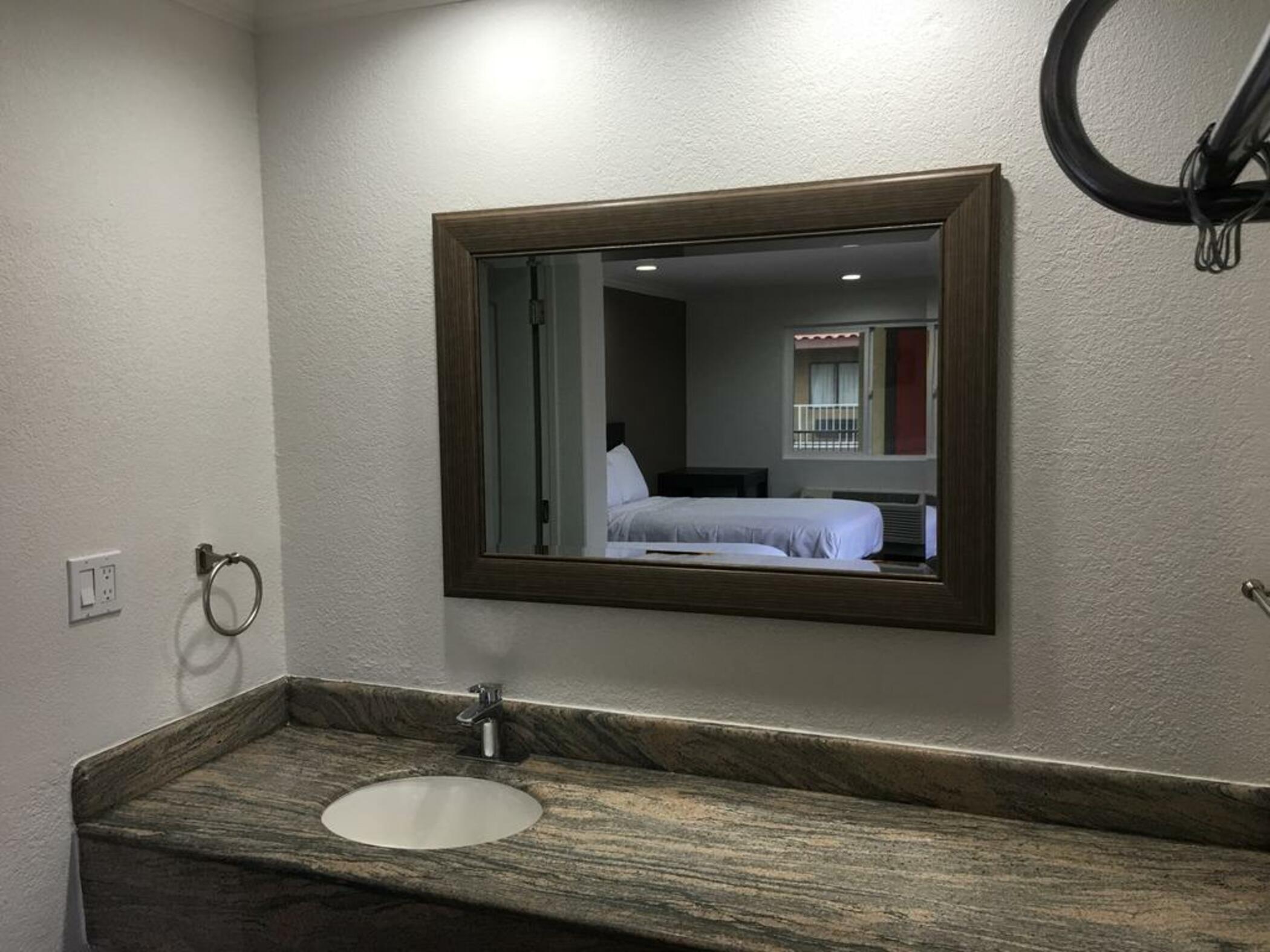 Baymont By Wyndham Bakersfield Hotel Exterior photo