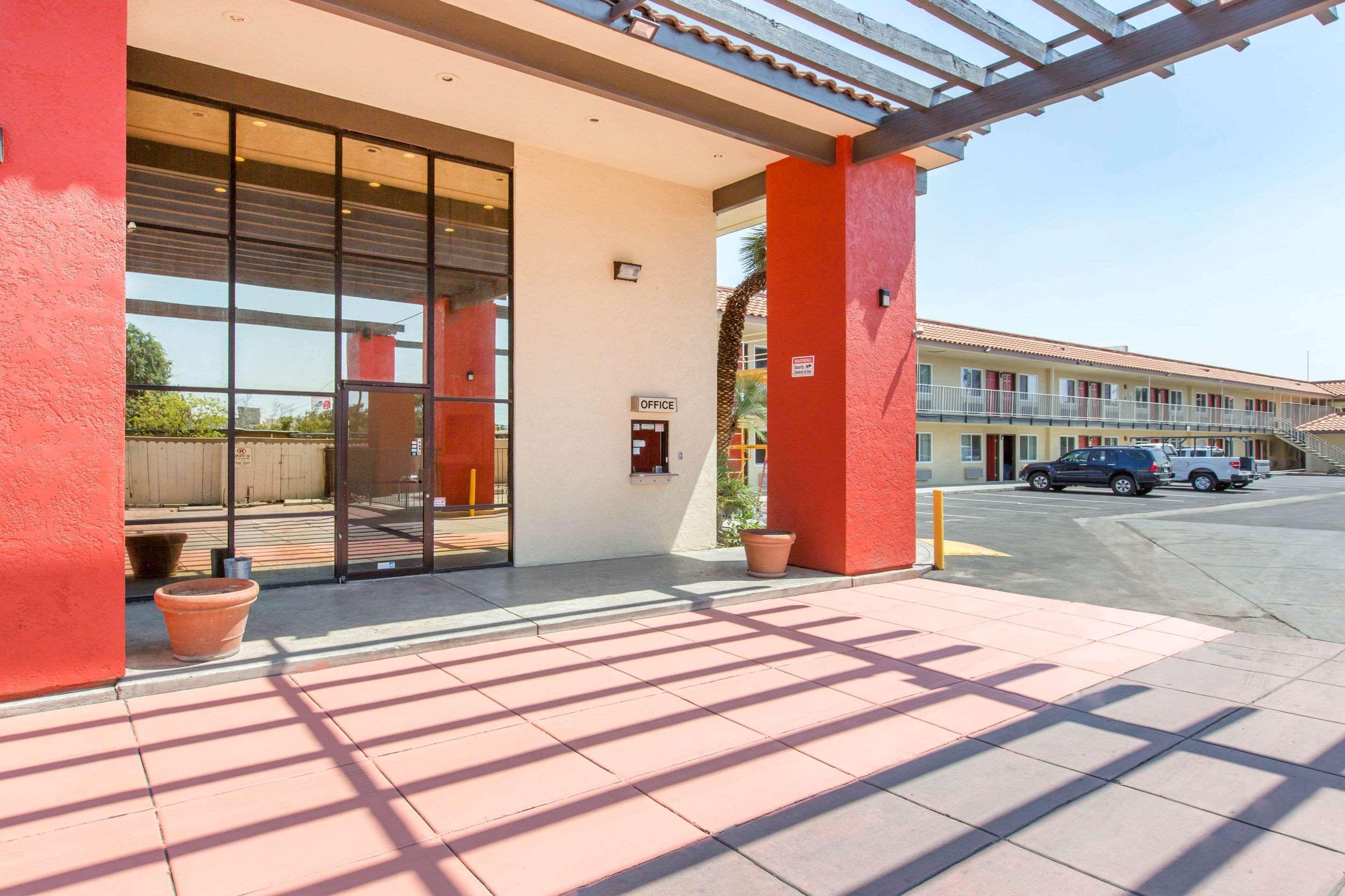 Baymont By Wyndham Bakersfield Hotel Exterior photo