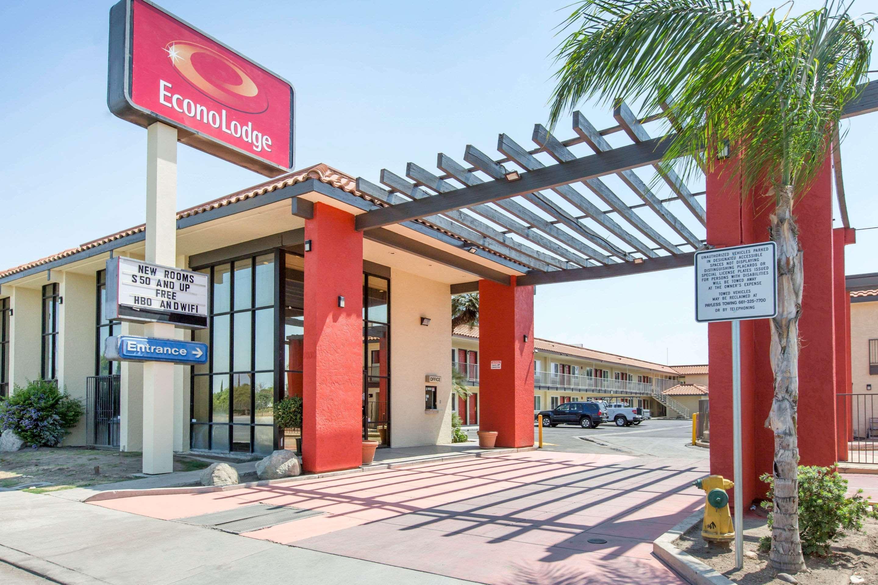 Baymont By Wyndham Bakersfield Hotel Exterior photo
