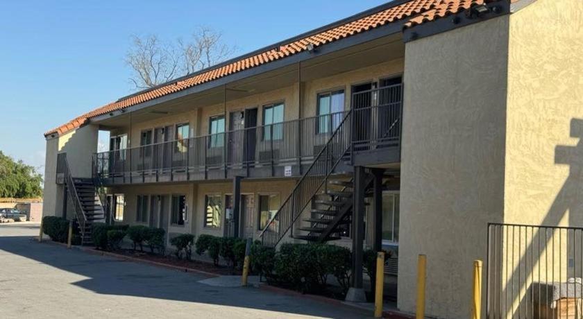 Baymont By Wyndham Bakersfield Hotel Exterior photo