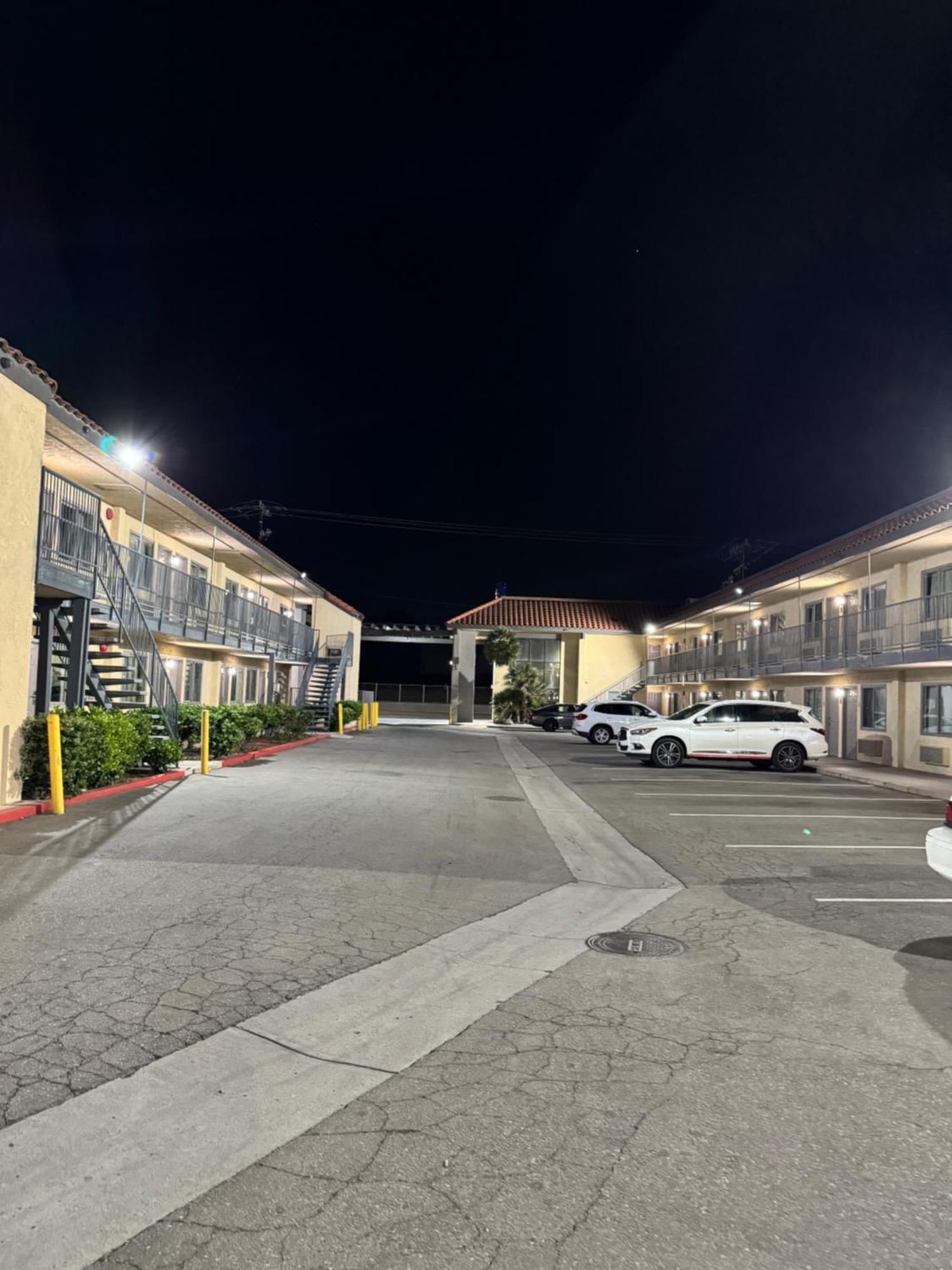 Baymont By Wyndham Bakersfield Hotel Exterior photo