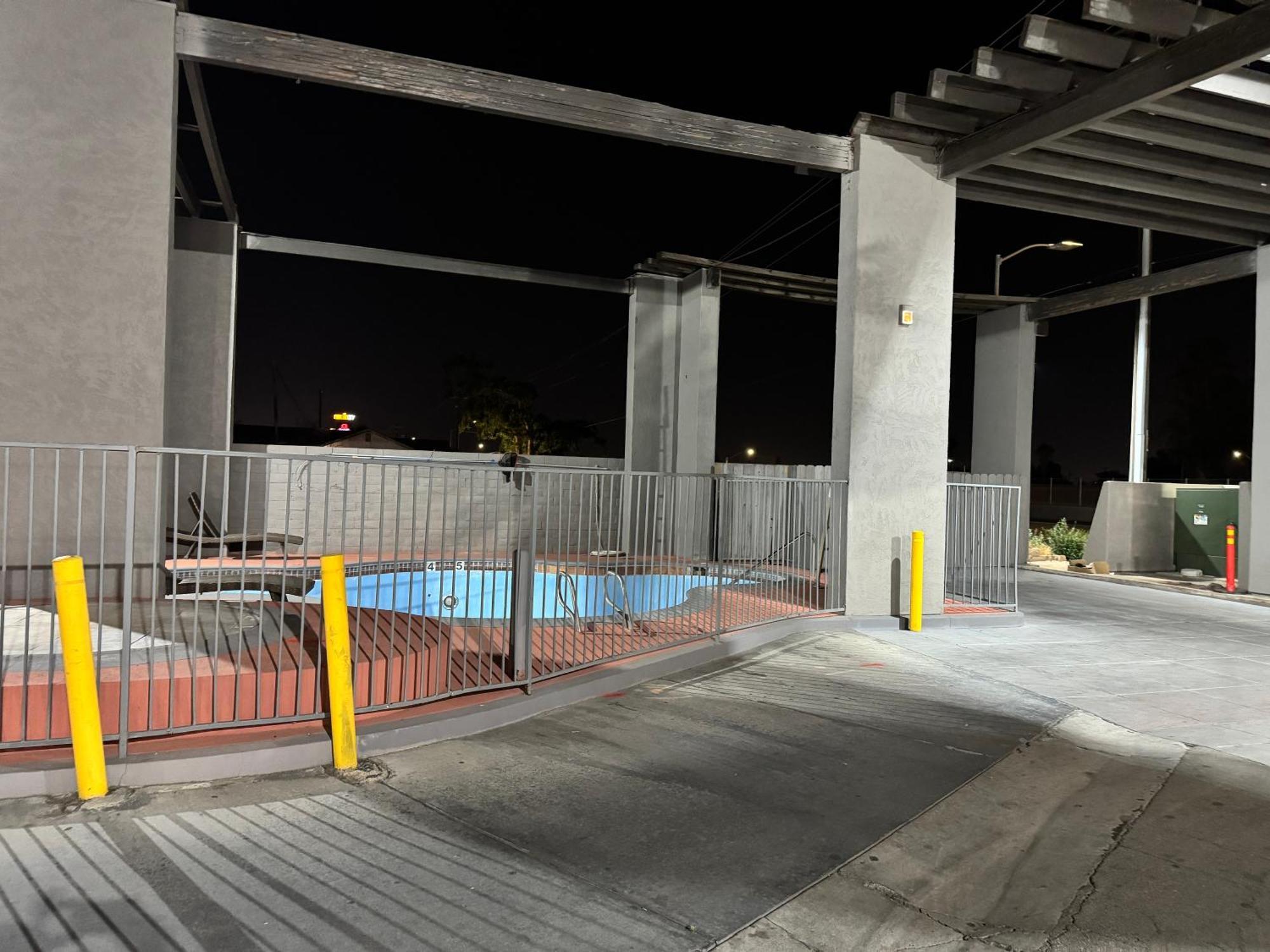Baymont By Wyndham Bakersfield Hotel Exterior photo
