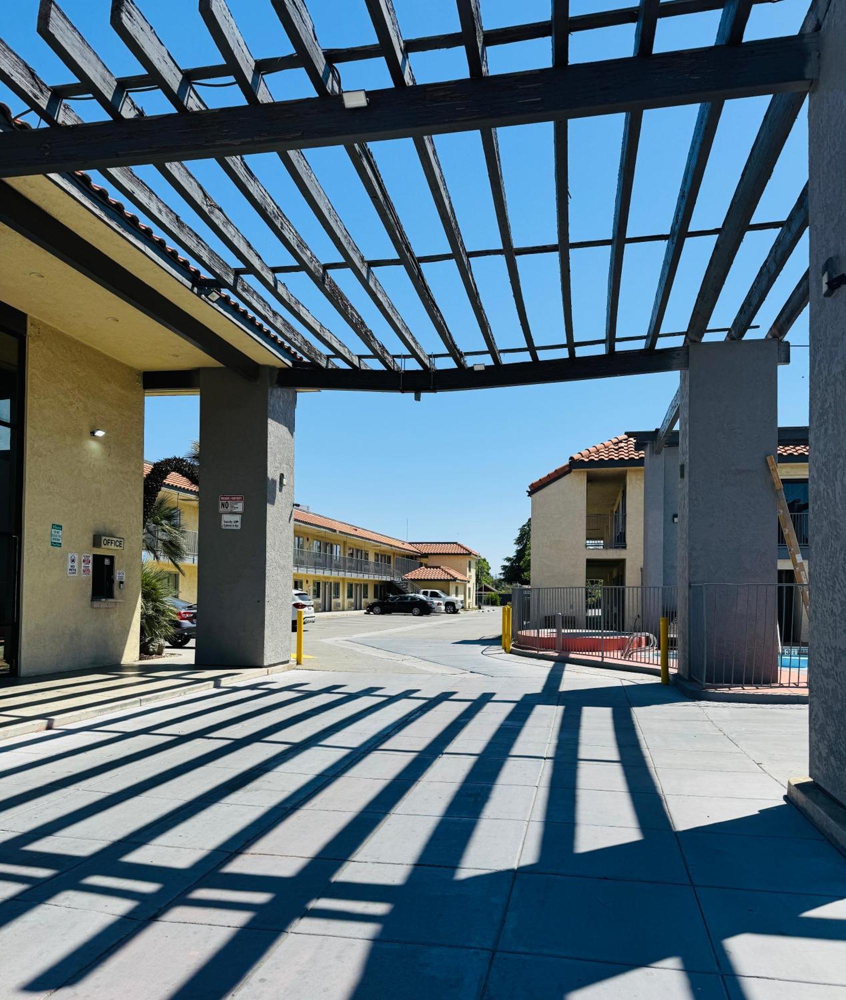 Baymont By Wyndham Bakersfield Hotel Exterior photo