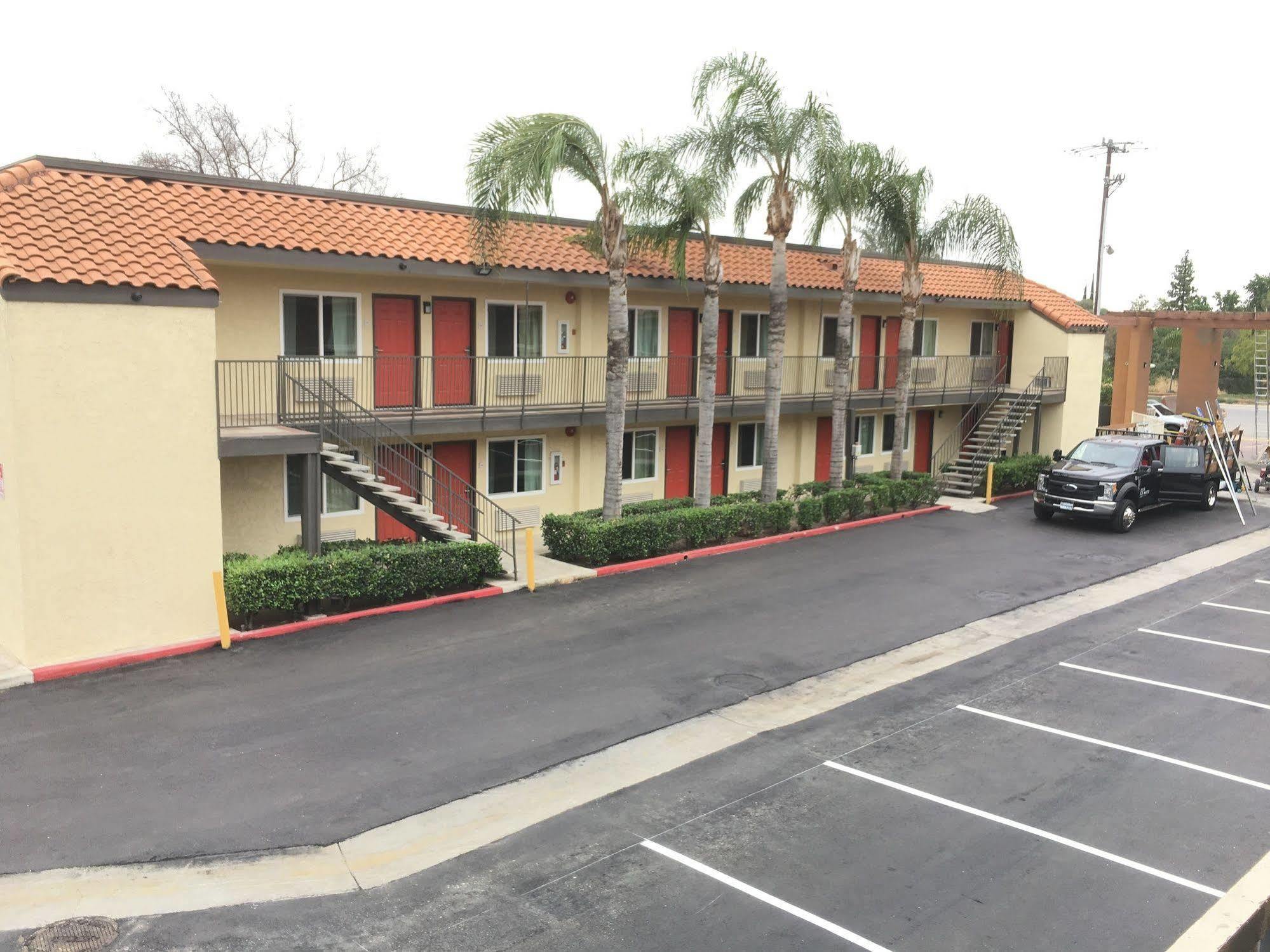 Baymont By Wyndham Bakersfield Hotel Exterior photo