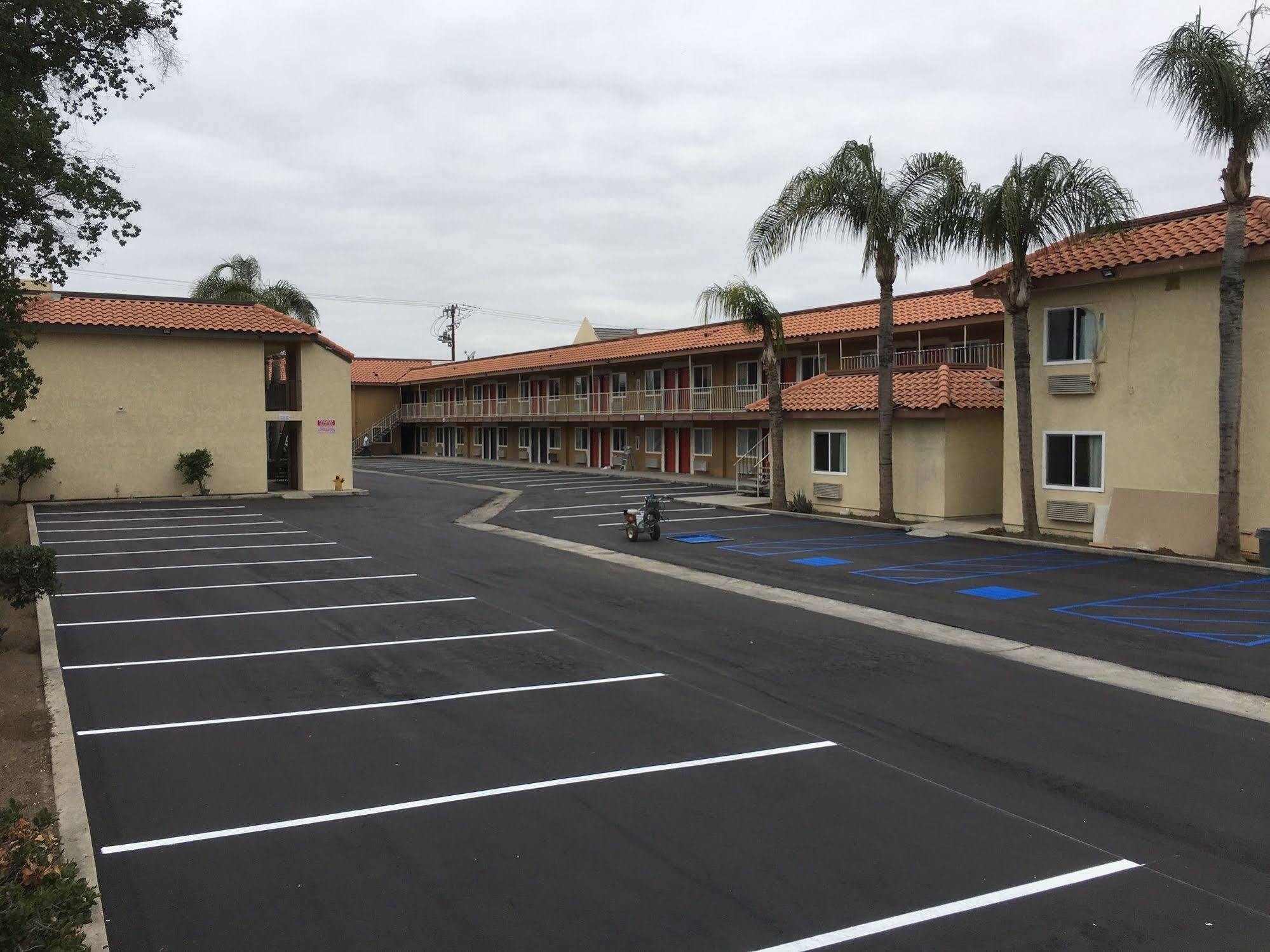 Baymont By Wyndham Bakersfield Hotel Exterior photo