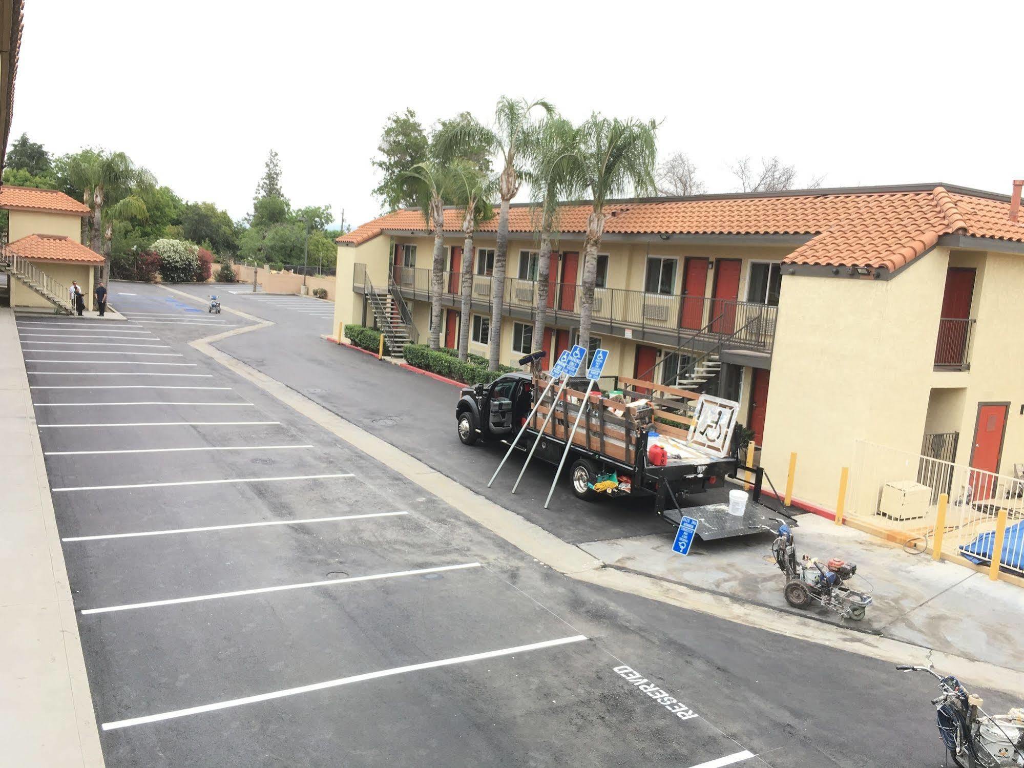 Baymont By Wyndham Bakersfield Hotel Exterior photo