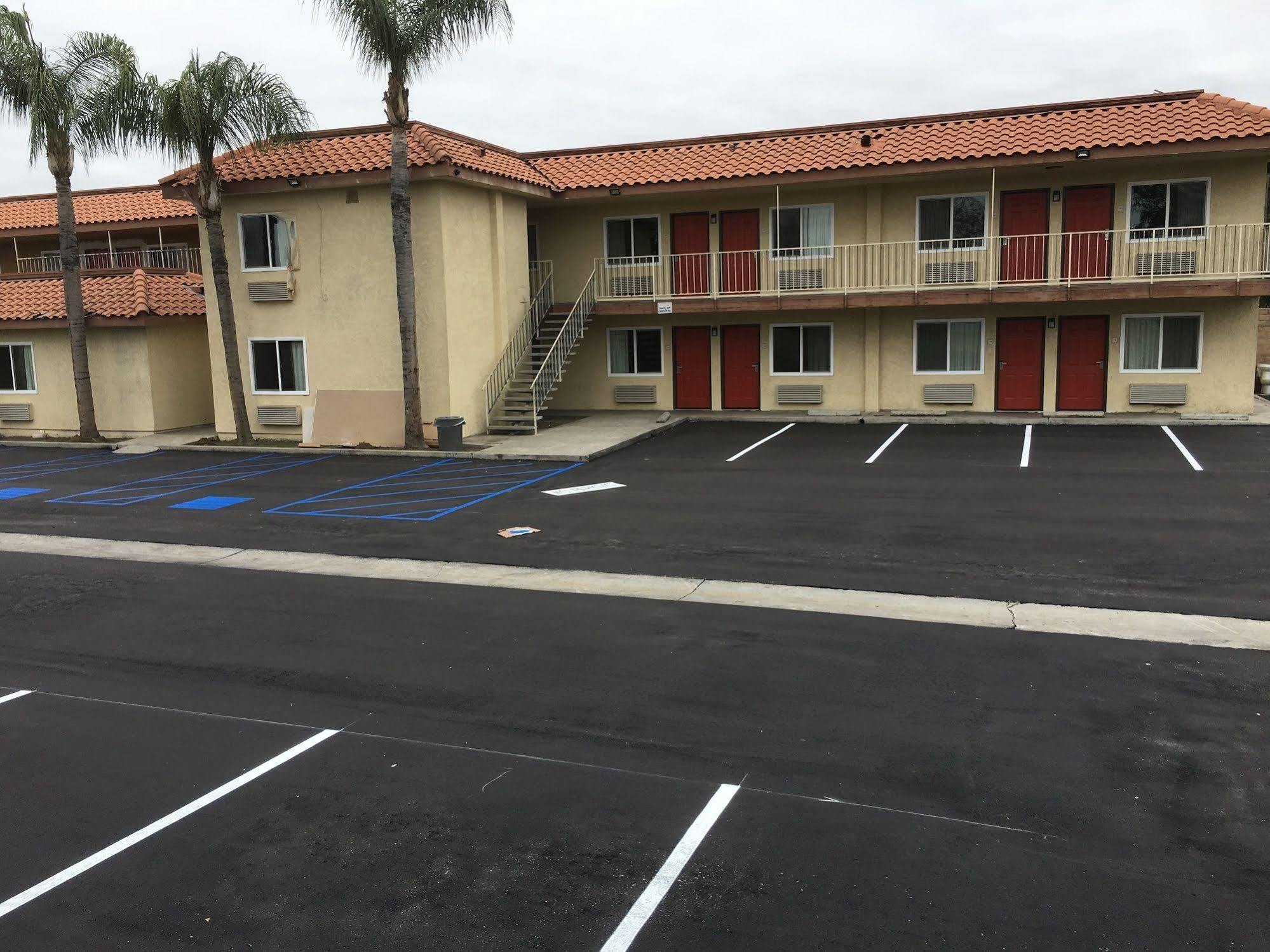 Baymont By Wyndham Bakersfield Hotel Exterior photo